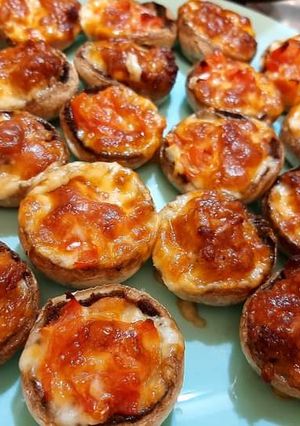 O poză a rețetei Ciuperci umplute la cuptor.