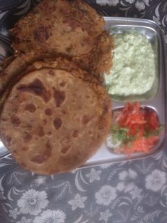 આલુ પરાઠા(Aalu paratha Recipe in Gujarati) રેસીપી મુખ્ય ફોટો