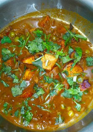मटर पनीर (matar paneer recipe in Hindi) रेसिपी मुख्य फोटो
