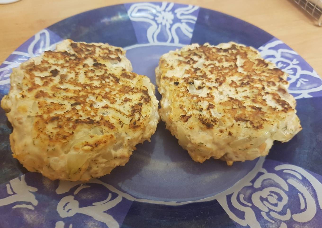 Hamburguesa de salmón y eneldo