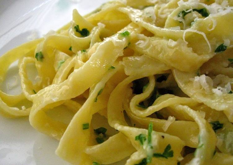Simple Way to Prepare Perfect Creamy Lemon Garlic Fettuccine for One