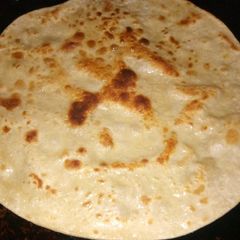 A picture of Anda paratha.