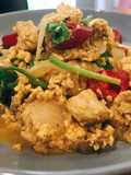 อกไก่ผัดผงกะหรี่