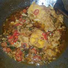 A picture of Telur saus pedas.