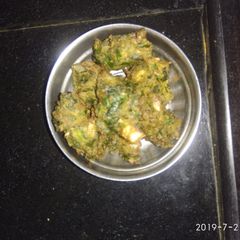 A picture of Palak bhajiya.