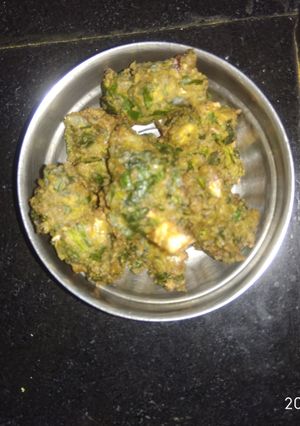A picture of Palak bhajiya.