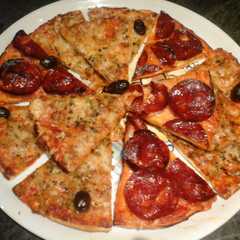 Foto principal de Pizza de atún- Pizza de chorizo