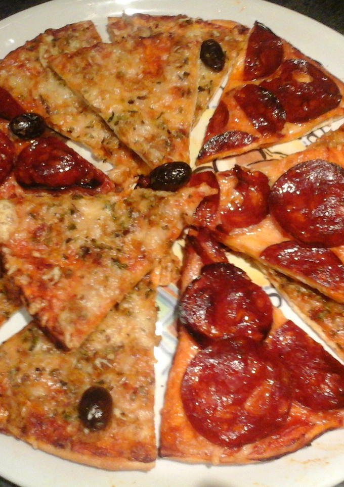 Una foto de Pizza de atún- Pizza de chorizo