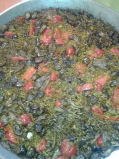 Una foto de Paella de bacalao (con sugerencias)