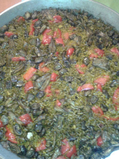 Una foto de Paella de bacalao (con sugerencias)
