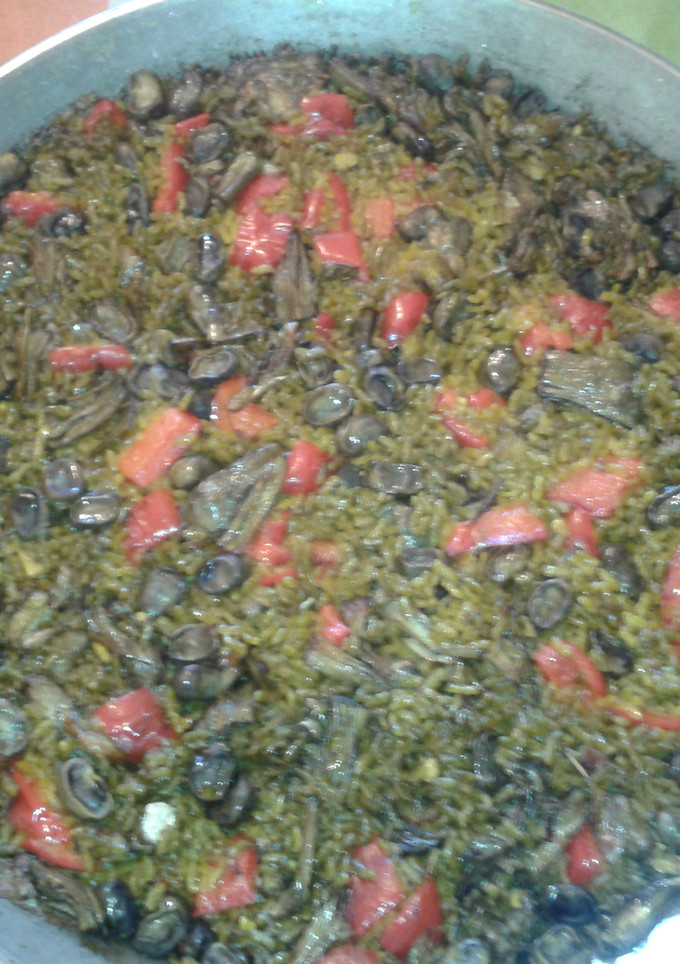 Una foto de Paella de bacalao (con sugerencias)