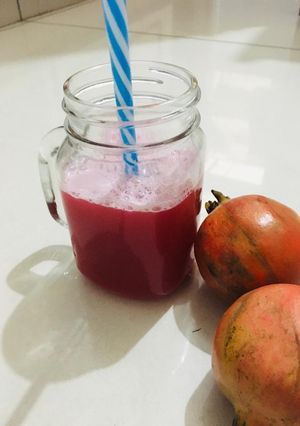 દાડમ નો જ્યૂસ (Pomegranate Juice Recipe In Gujarati) રેસીપી મુખ્ય ફોટો