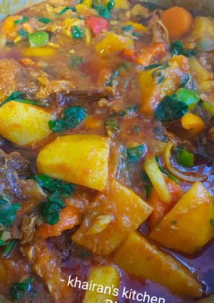 Potatoes and vegetables stew ainihin hoton girkin