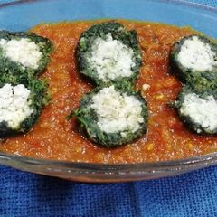 A picture of Spinach kofta curry.