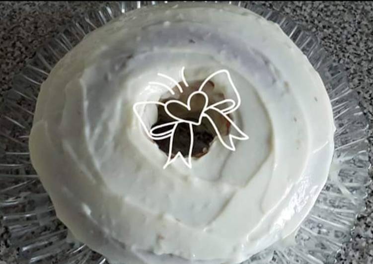 Bolo iogurte com cobertura leite condensado e limão