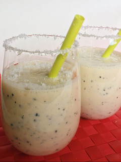 Una foto de Batido de fruta de la pasión, plátano y coco