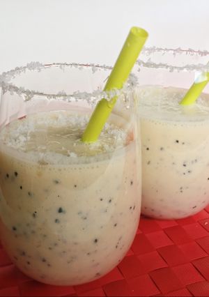 Foto principal de Batido de fruta de la pasión, plátano y coco