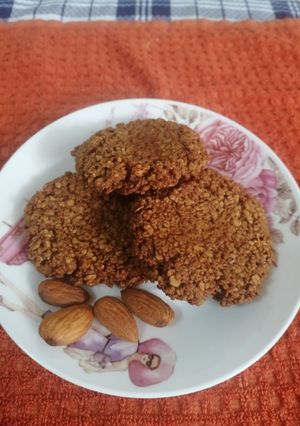 Una foto de Galletas crujientes de avena y almendras