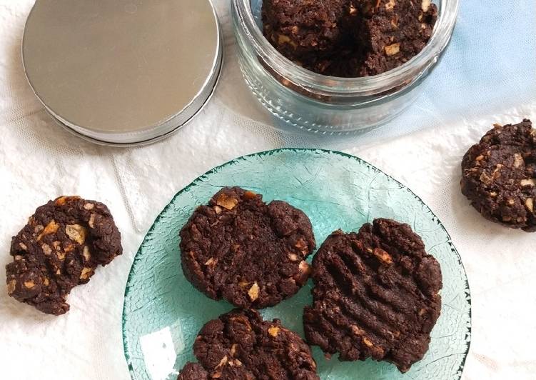 Resep Chocolate Crackers Cookies (pake sisa biskuit di rumah), Bisa Manjain Lidah