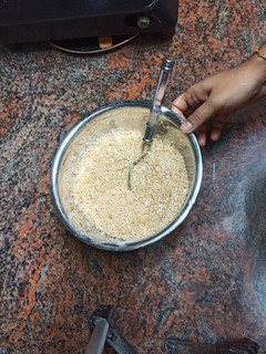 கோதுமை மாவு புட்டு (gothumai maavu puttu recipe in Tamil) செய்முறை முக்கிய புகைப்படம்