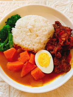 泰式黃咖哩炸雞飯 的食譜成品照片