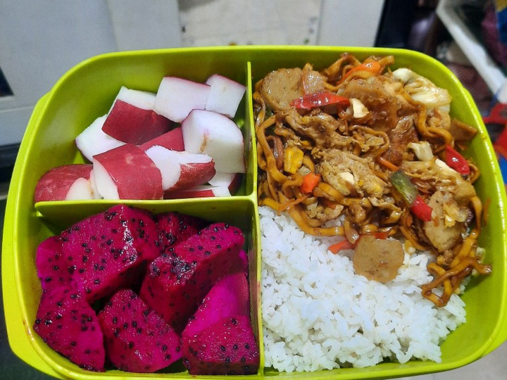 Resep Ide bekal suami. (Mie goreng bakso burung dara) yang Menggugah Selera