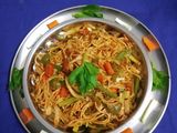 *செஷ்வான் வெஜ், ஹக்கா நூடுல்ஸ்*(schezwan veg hakka noodles recipe in tamil)