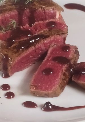 Foto di Filetto di manzo in riduzione al Porto,e 🍯 d'acacia