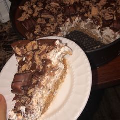 A picture of Kinder Bueno Cheesecake.