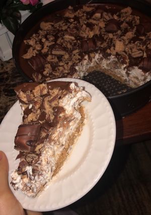 A picture of Kinder Bueno Cheesecake.