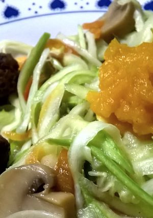 Una foto de Spaguetti de zapallitos crudiveganos