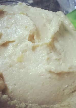 Una foto de Crema o manteca de maní casera con peras crudivegana