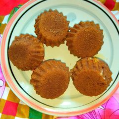 A picture of Mango cupcakes.