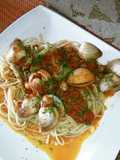 Espagueti con Salsa Roja de Moluscos 