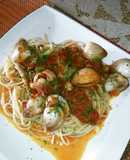 Espagueti con Salsa Roja de Moluscos 