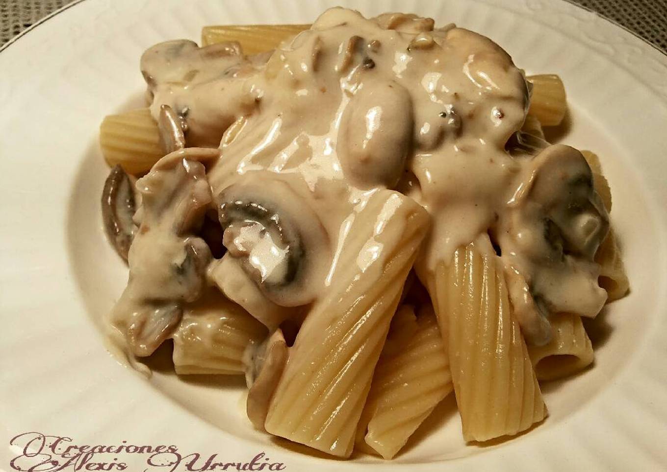 Tortiglioni con champiñones, y toque de garam masala