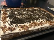 Una foto de pastel de helado de chocolate