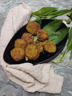 Medvehagymás-répás brokkoli fasírt recept fotója