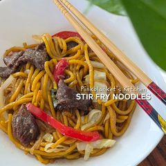 A picture of Stir fry noodles.