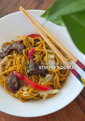 A picture of Stir fry noodles.