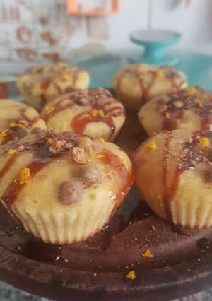 Una foto de Muffins de naranja y copos de chocolate