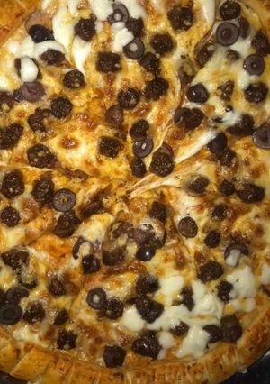 صورة لوصفة بيتزا بالسجق 🍕