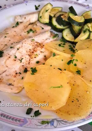 Foto di Branzino al Limone con Patate e Zucchine 🍋🥒