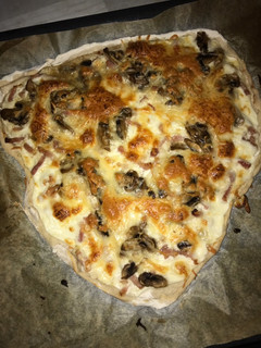 Una foto de Pizza carbonara