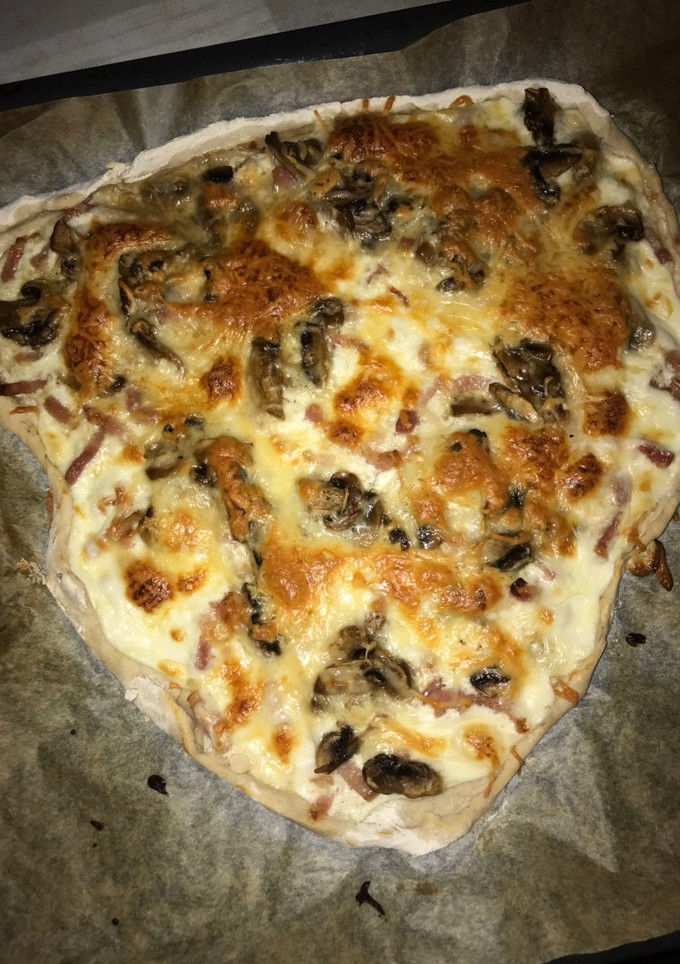 Una foto de Pizza carbonara