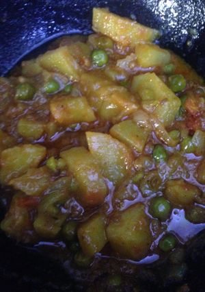 A picture of Allooo matar sabzi.