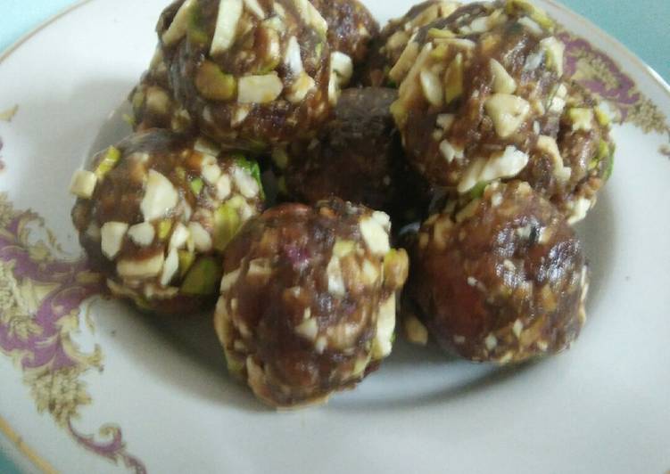 Simple Way to Prepare Any-night-of-the-week Dates and dry fruits ladoo