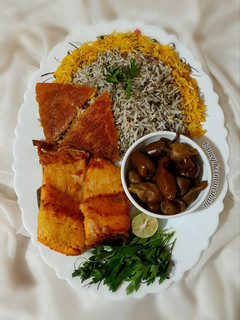 عکسی از دستور سبزی پلو با ماهی سالمون