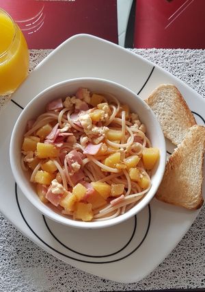 Una foto de Spaghetti Hawaiano
