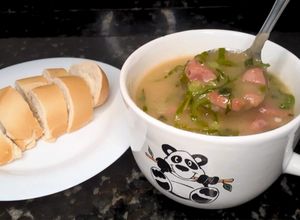 Foto de SOPA DE FUBÁ COM COUVE, CALABRESA E BACON – PRONTA EM 15 MINUTOS, FIZ COM 1/2 XÍCARÁ DE FUBÁ!